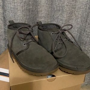 UGG Neumel size 7 boot